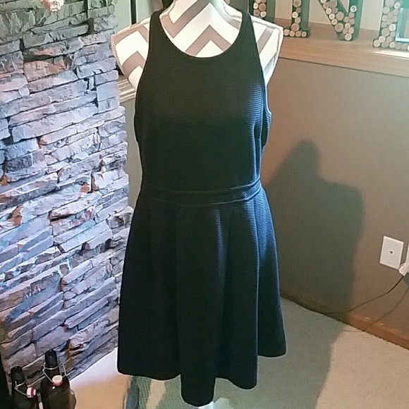 Razorback Black Dress - Picture 1 of 4